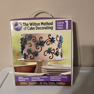 Wilton Cake Decorating Kit - Course 1 New